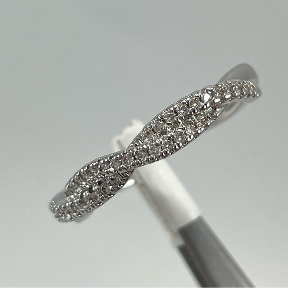 Beautiful Dainty Trendy Twist Band White Diamond CZ Silver Plated Ring